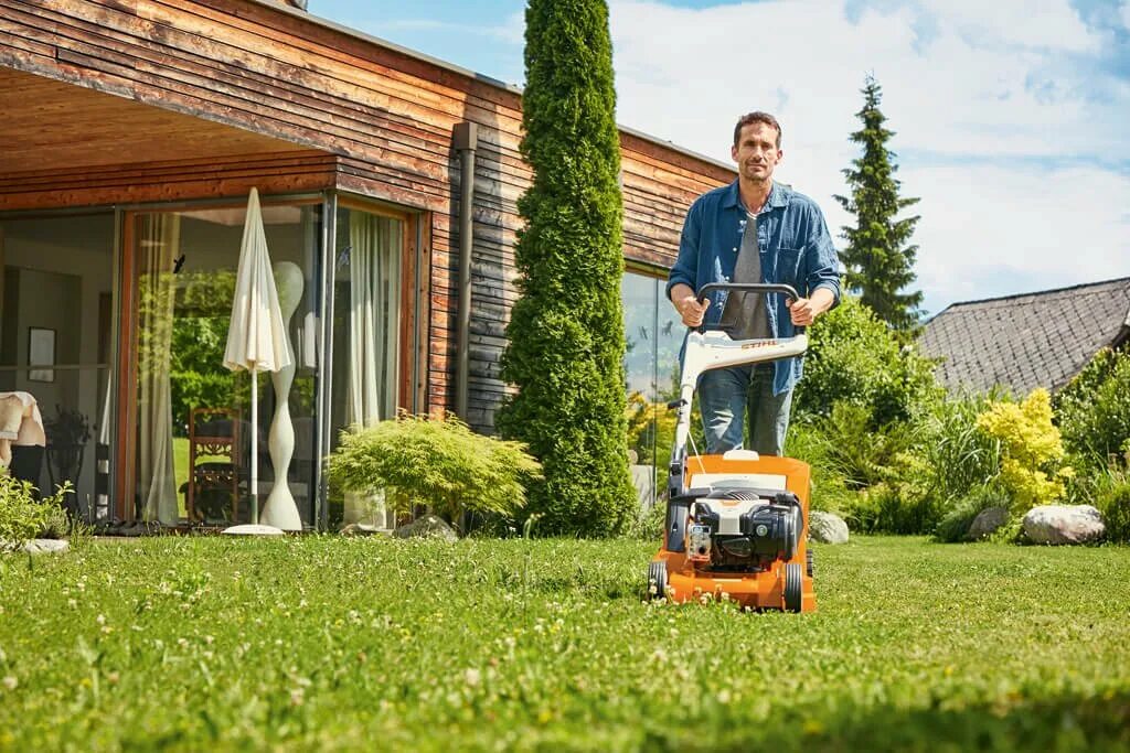 На улице штиль. Stihl RM 448 TC. Газонокосилка Stihl RM-448 TC. Газонокосилка бензиновая Stihl RM 448.0 TC. RM 448.0 TC +.