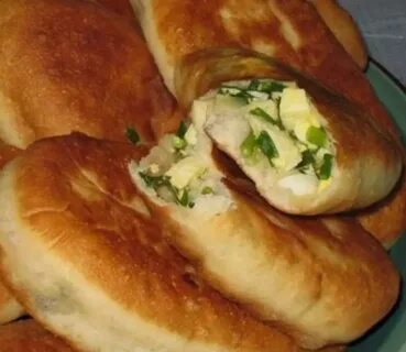 Пироги с зеленым луком на сковороде