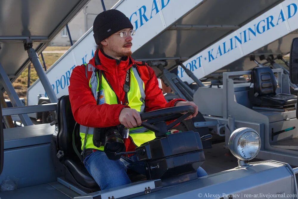 Водитель в аэропорт вакансии. Якутск реконструкция впп. Водитель автобуса домодедово. Водитель в аэропорт вакансии. Работники шереметьево.