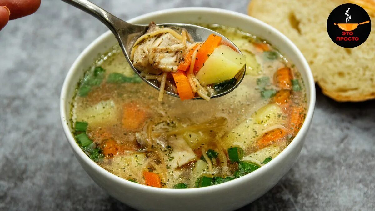 Можно ли суп в пост. Суп из рыжиков. Куриный суп с сухариками. Сливочный суп из рыжиков. Суп с грибами рыжиками.