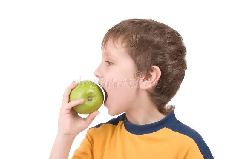 Мальчик ест яблоко. Мальчик с яблоком. Мальчик кушающий яблоко на белом фоне. Мальчик съел яблоко.