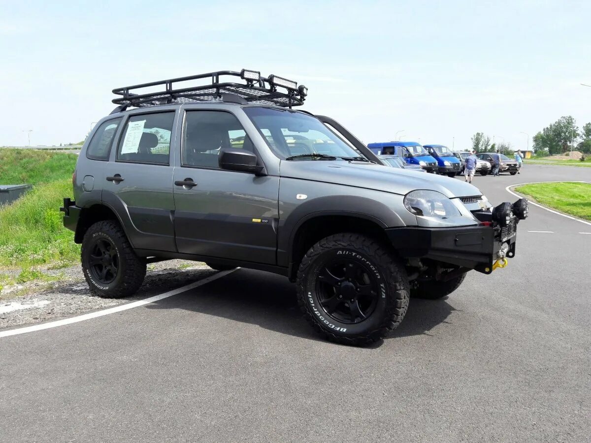 Шнива установка. Нива Шевроле off Road. Chevrolet Niva оффроуд. Шевроле Нива 212300-55 комплектация офф роуд.