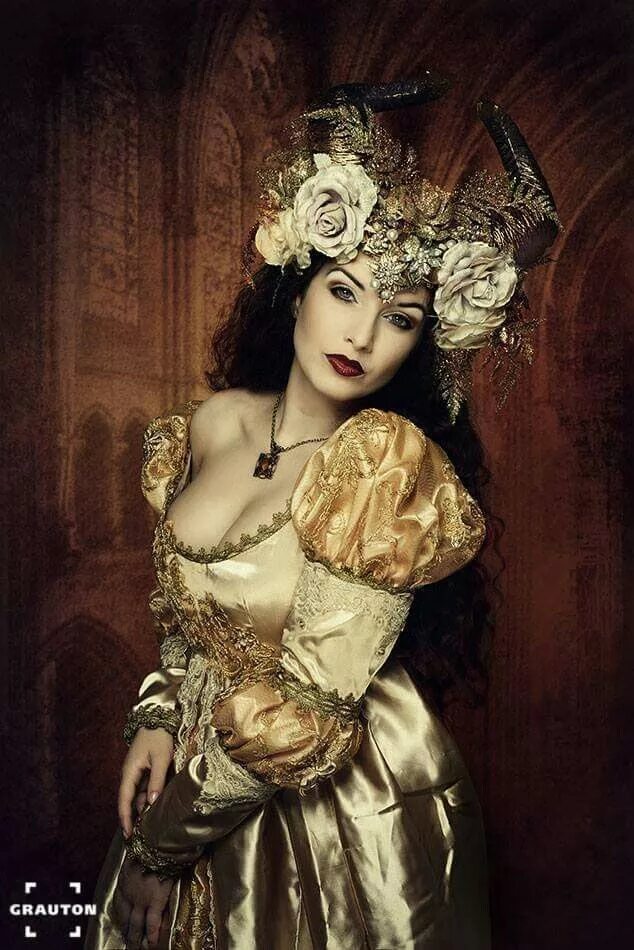 La esmeralda модель. Девушка в корсете. La esmeralda samarkand. La esmeralda logo. La esmeralda.