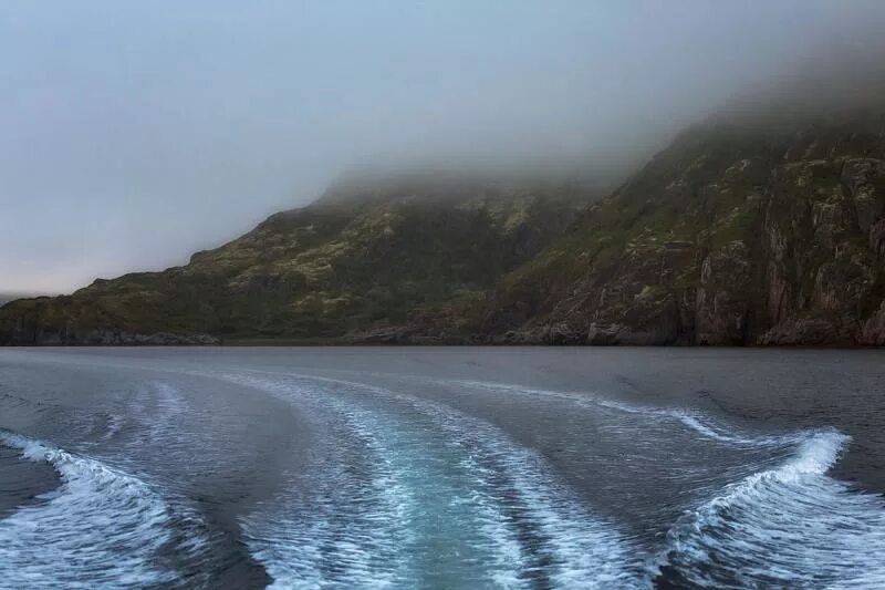 Мыс немецкий на легковушке. Поселок северный мурманская область. Растаял в далеком тумане рыбачий родимая наша земля. В тумане рыбачий родимая. Мыс немецкий зимой.