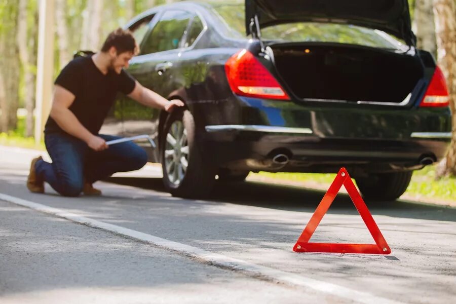 Автомобиль внезапно заглохнуть на дороге потому. Поломка автомобиля. Поломка машины на дороге. Отказ автомобиля. Сломалась машина на дороге.