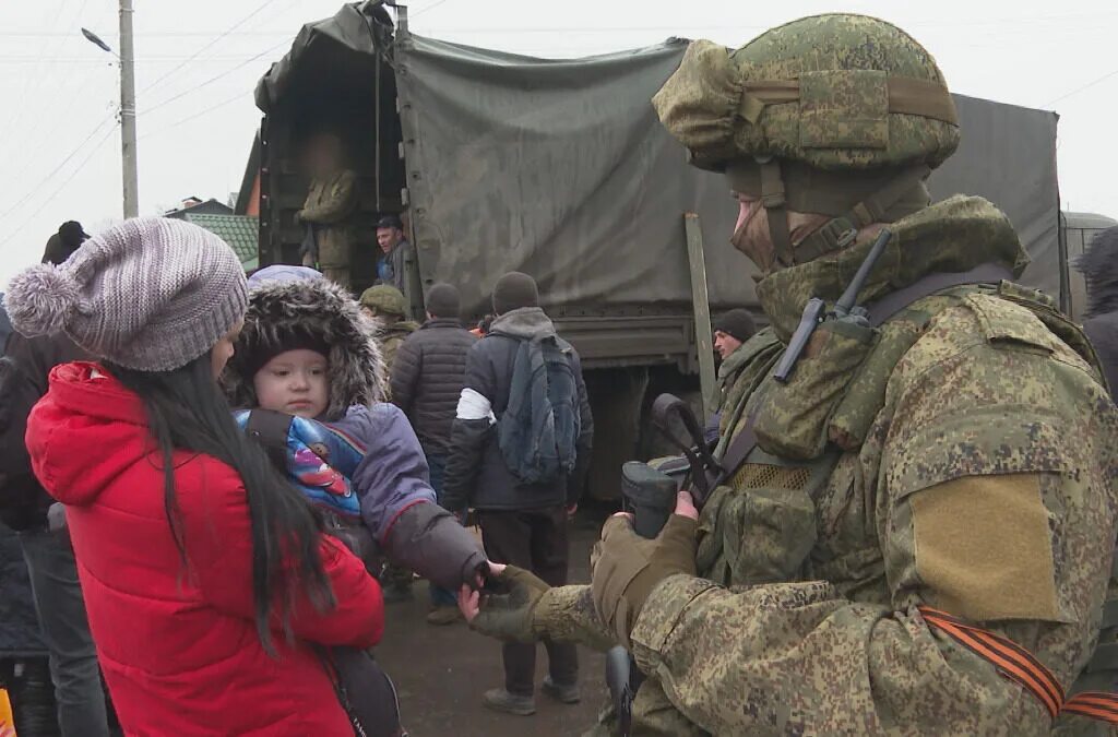 Украин российские службы. Русские войска на Украине. Российские военные и дети Украины.