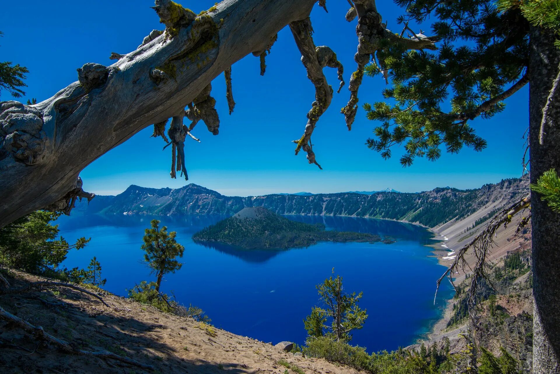 Самое маленькое озеро в америке. Кратерное озеро в Орегоне. Озеро Крейтер, штат Орегон, США. Национальный парк озеро Крейтер. Орегон Крейтер Лейк.
