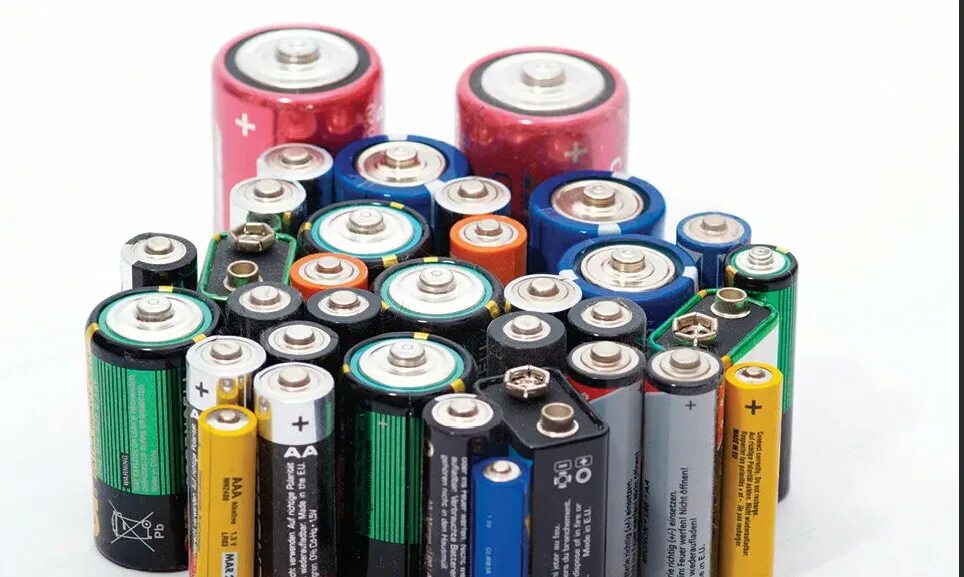 Батарейки разные. Аккумулятор батарейка. Типы батареек. Элементы питания батарейки.