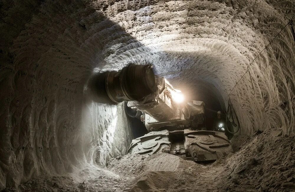 Шахта сафьяновская медь. Шахты добычи алмазов. Подземная добыча. Подземный рудник «интернациональный» алроса. Подземные руды.