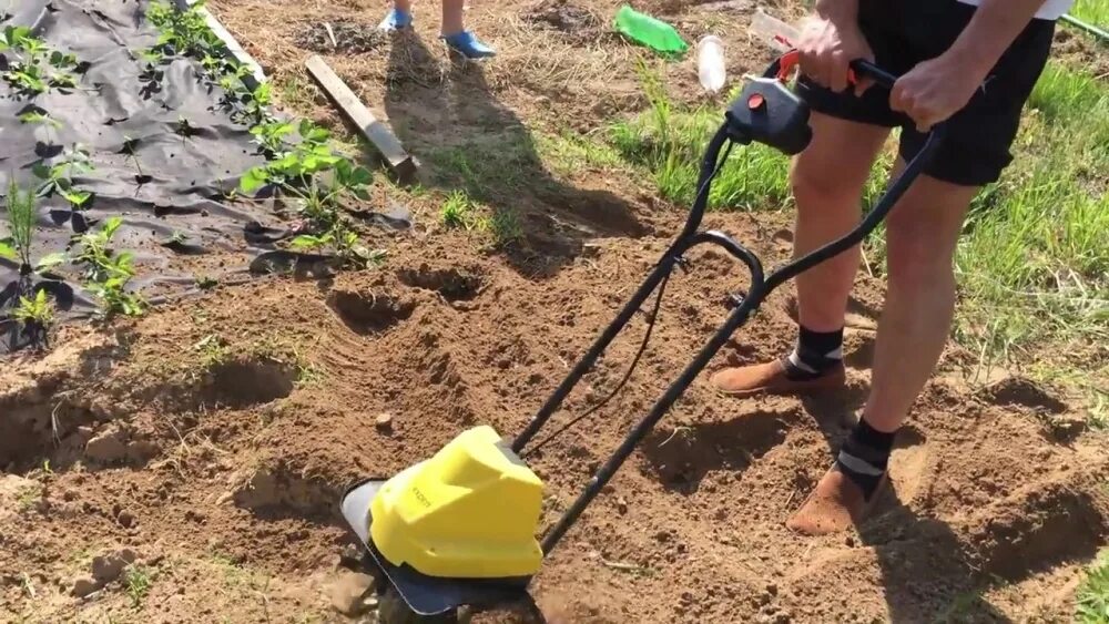 Техника для обработки земли. Электрический культиватор Champion ec750. Электрокультиватор Huter 1600. Электрокультиватор для рыхления земли. Мини культиватор для теплицы.