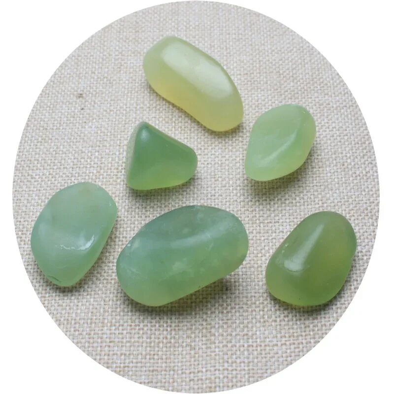 Нефрит малахит изумруд. Нефрит как называется. Машанский нефрит. Изумруд, хризопраз, малахит. Нефрит зеленый галтовка.