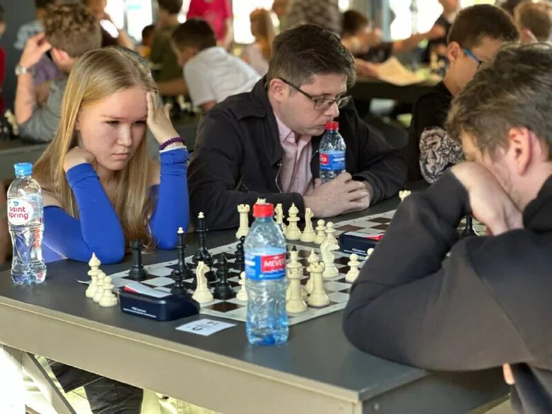 T chess. Семейный шахматный турнир в день открытых дверей школы 1465. Чай в школьной столовой. School kids chess. Школа шахмат спб.