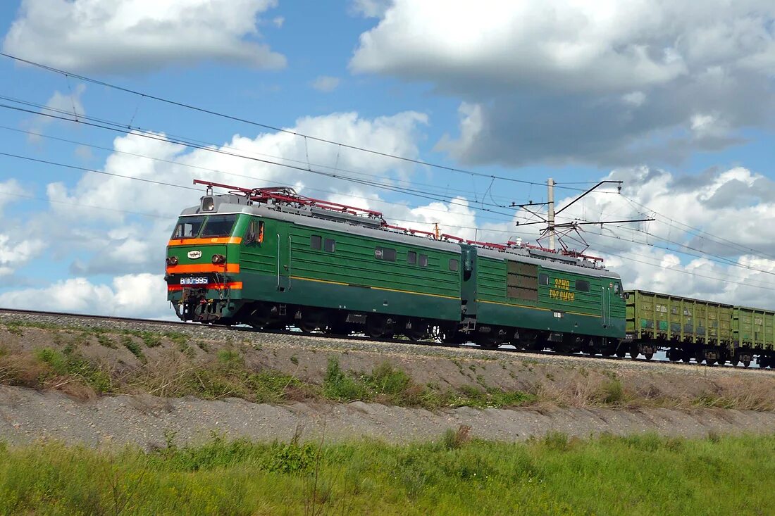 Электровоз с грузовым поездом 885. Вл10 электровоз. Грузовой электровоз вл10. Тепловоз вл 10. Электровоз вл10 НЭВЗ.