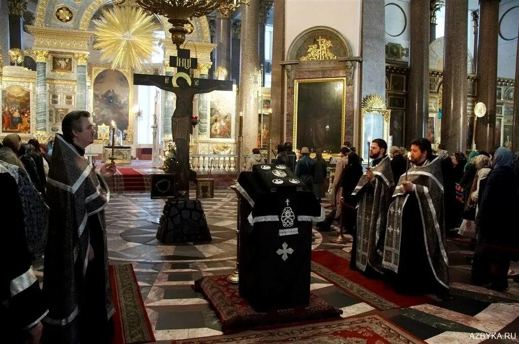 Пост страстную седмицу. Великий пост служба храм. «великий пост. седмица великого поста». великопостное богослужение в сретенском монастыре. облачение священника в великий пост.