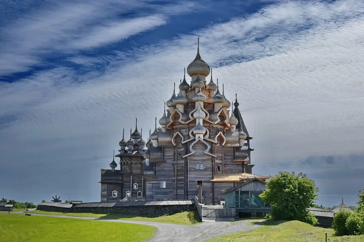 Памятники культуры россии кижи. Музей-заповедник «Кижи» (о. Кижи). Кижский Погост Карелия. Кижи Валаам. Ансамбль Кижского погоста.