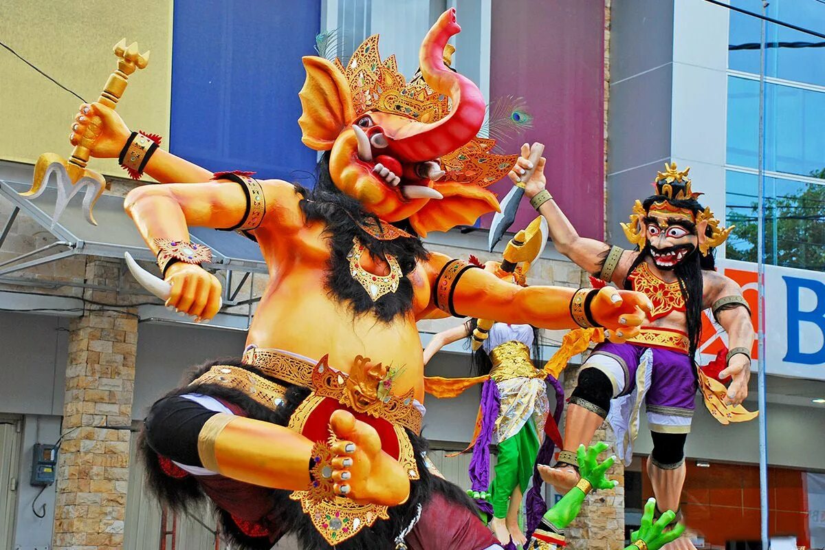 Парад ого ого. Ньепи на Бали. День тишины (Nyepi Day) - Бали. Бали новый год Ниепи. Балийский праздник Ньепи.