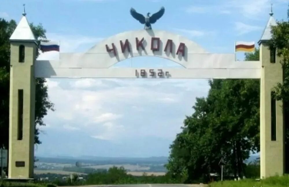 Чикола кафе. Фамильные башни в осетии. Чикола кафе. Чикола северная осетия. Село чикола.