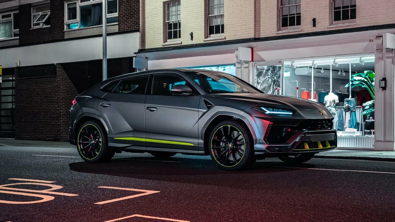 Супер кроссоверы. Lamborghini Urus графит. 2021 Lamborghini Urus Graphite Capsule. Lamborghini Urus 2021 Black. Lamborghini Urus 2022.