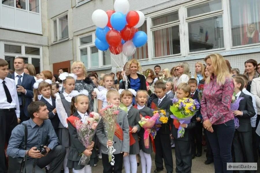 Новости смоленска школы сегодня. 34 Школа Смоленск. Первая школа Смоленск. Школа 385. Ученики школы 385.