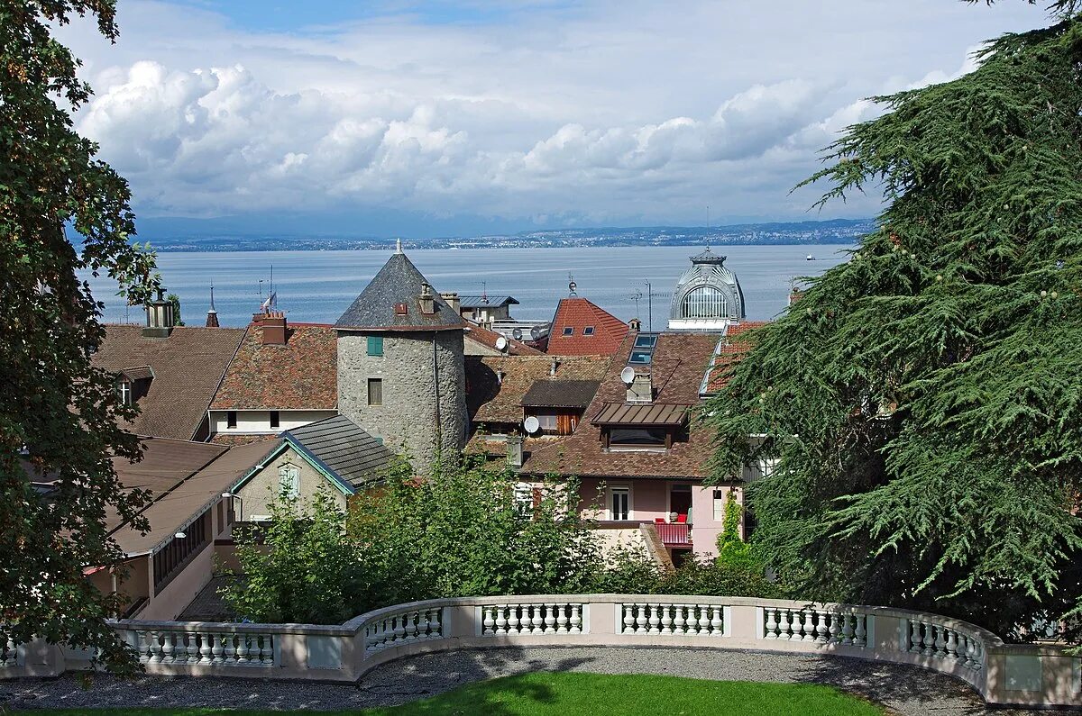 Эвьян Франция. Эвиан-Ле-Бен. Эвиан город во Франции. Evian les Bains город.