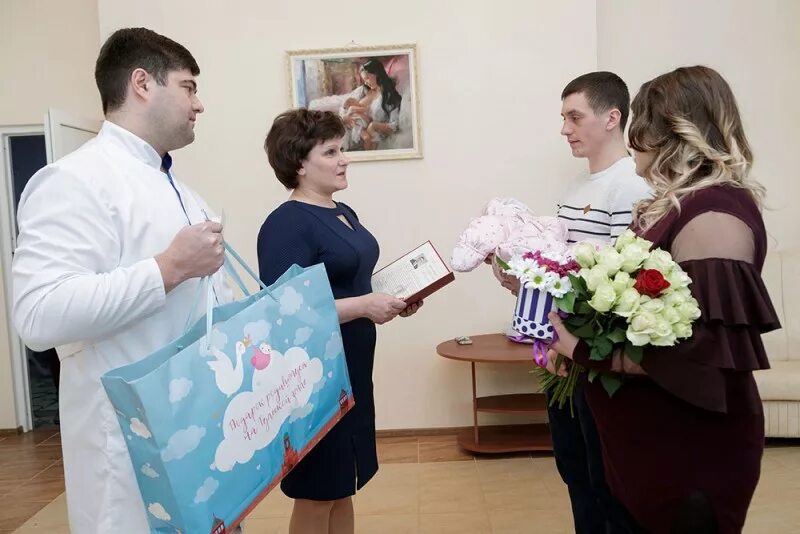 Что подарить при выписке из больницы. Подарок врачам на выписку из роддома. подарки персоналу на выписку из роддома. подарок маме на выписку из роддома. подарок врачу при выписке из роддома.