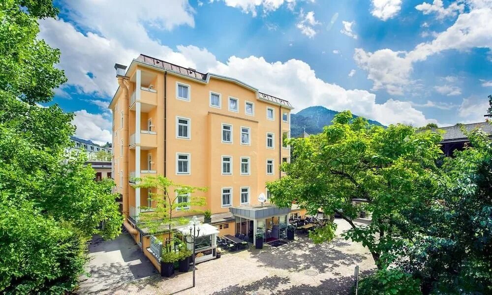 Galerie-Hotel Bad Bad Reichenhall. Bad Hotel. Hotels bad