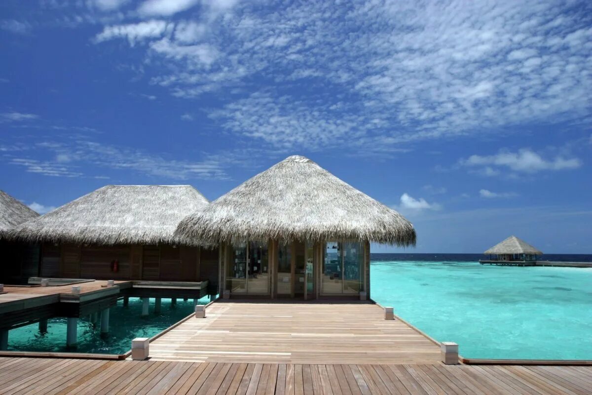 Html islands. Мальдивы Курамати Исланд. Хувафен Фуши Мальдивы. Эмеральд Мальдивы. Остров Канухура Мальдивы.
