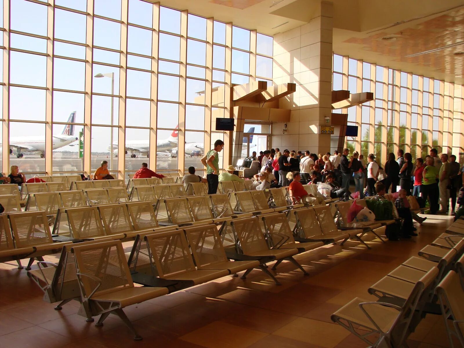 Сайт аэропорта шарм. Аэропорт Шарм-Эль-Шейх. Аэропорт Шарм-Эль-Шейх терминал 2. Аэропорт шармаль Шейх. Шарм Эль Шейх аэропорт новый терминал.