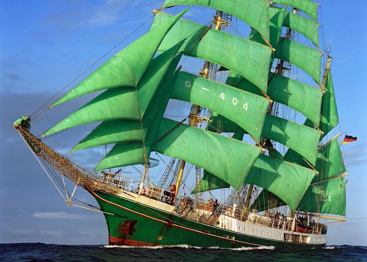 Ледокол ленин 3d модель. Цветочная композиция корабль. Корабль с синими парусами. Цвет корабля. Парусник паллада.