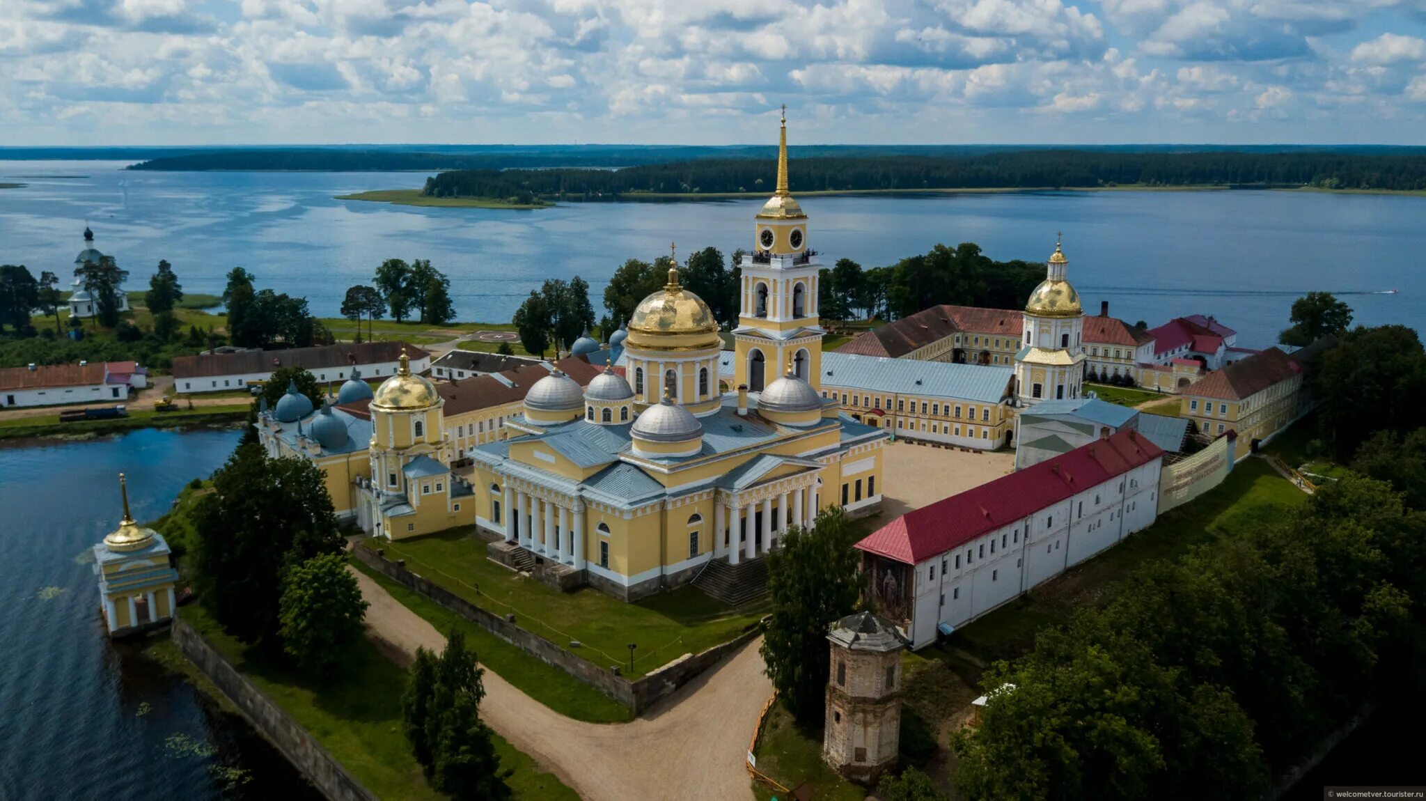 Монастырь Нило-Столобенская пустынь. Селигер Нило Столобенская пустынь. Осташков монастырь Нилова пустынь. Нилостолбовецкая пустынь.