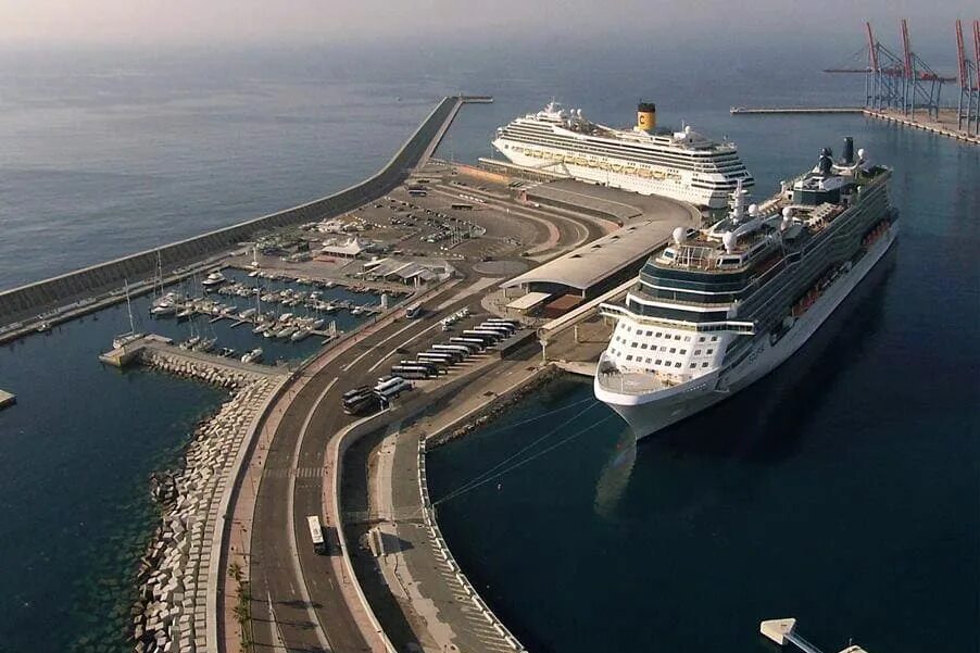 Порт берген норвегия. Морской вокзал стокгольм. Айн сохна круизный порт. Савона лайнеры коста. Лимассол круизный лайнер.