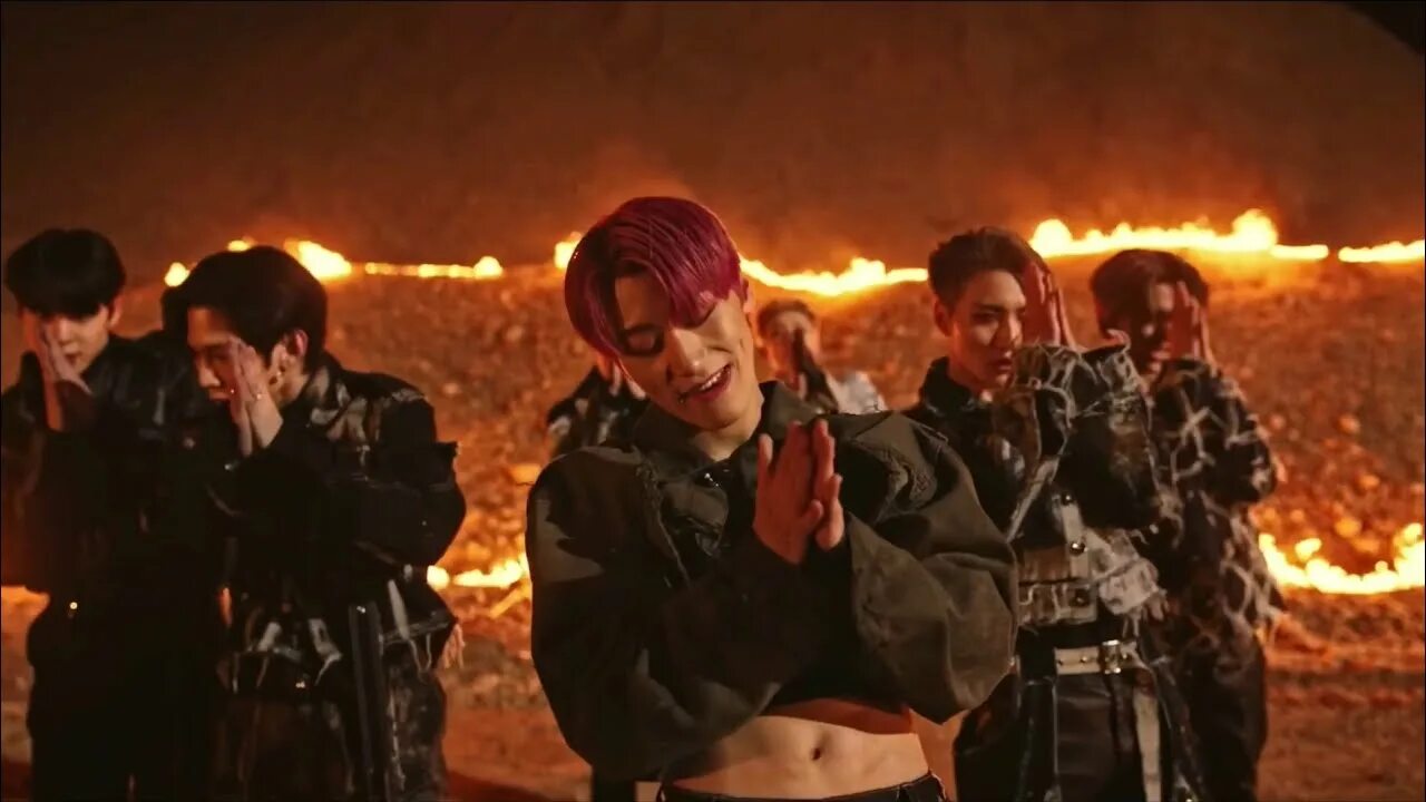 Включи песню пушка. ATEEZ Fireworks. Сан ATEEZ Fireworks. ATEEZ San Fireworks Red. Fireworks (i'm the one).