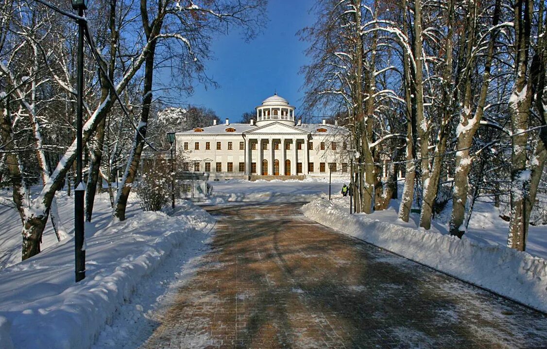 Усадьба архангельское москва. Усадьба зимних. Усадьба брянчаниновых село покровское. Усадьба зимних. Музей усадьба кусково зимой.