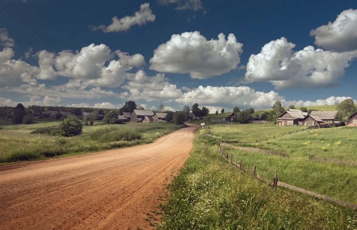 Деревня природа Проселочная дорога. Дорога в деревне. Сельская дорога. Деревня летом. Сельская