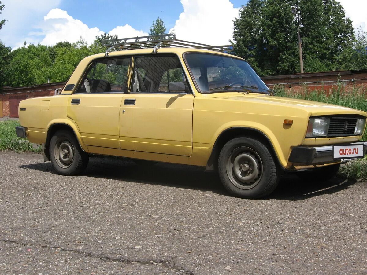 ВАЗ 2105 желтая. ВАЗ 2105 желтый 1983. ВАЗ 2105 желтый 225. Желтая пятерка