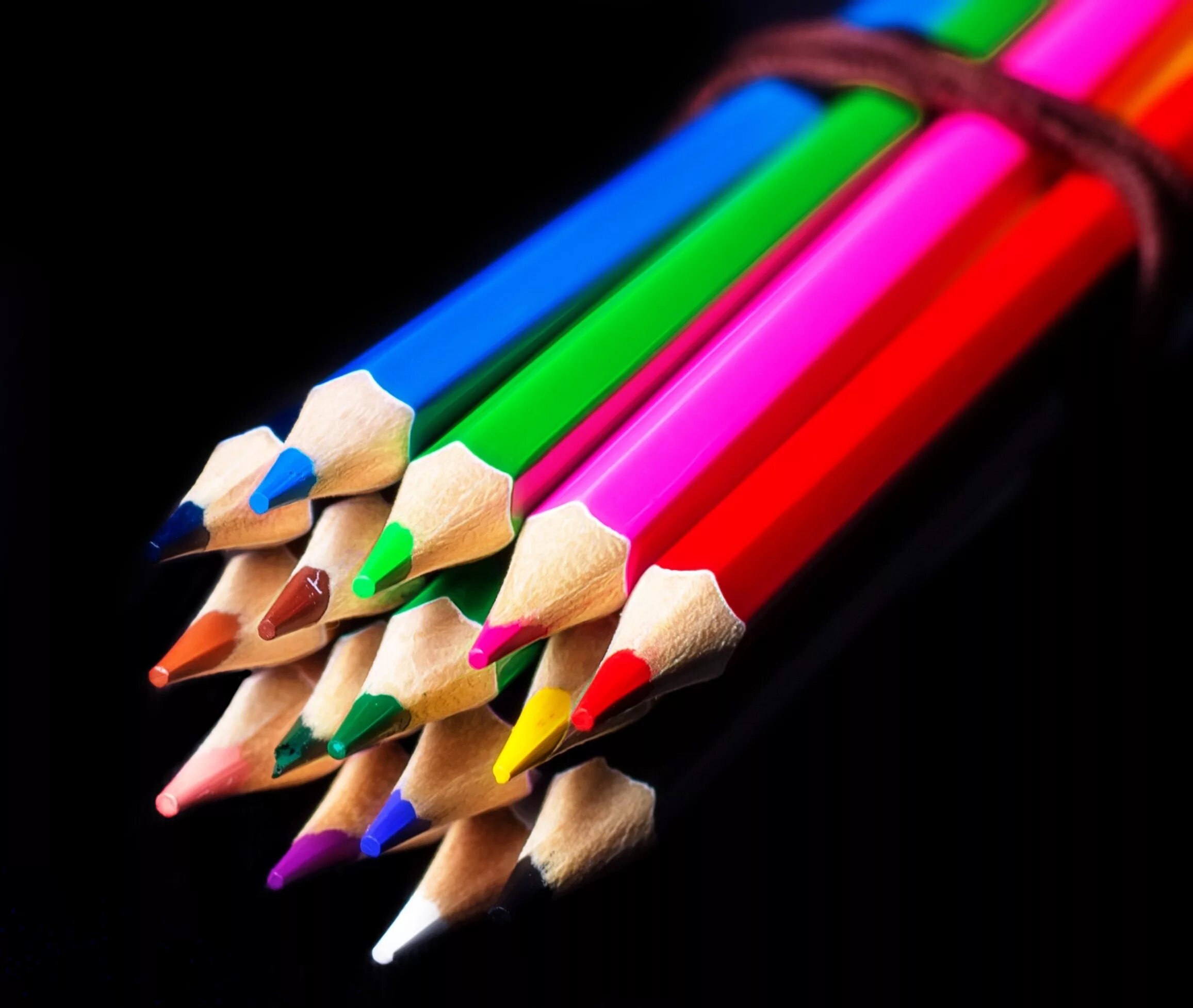 Карандаши цветные. Много цветных карандашей. Куча карандашей. Карандаш простой красивый.
