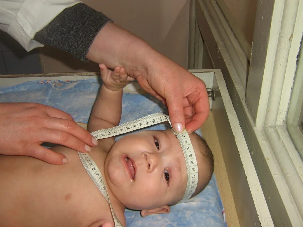 Антропометрия измерение окружности грудной клетки. Антропометрия окружности головы. Измерение окружности головы у детей. Измерение головки новорожденного.