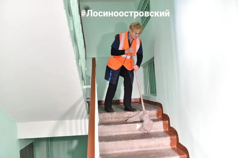 Компания по уборке подъездов. Уборка подъездов. клининг подъездов. уборщик подъездов. клининга подъездов.