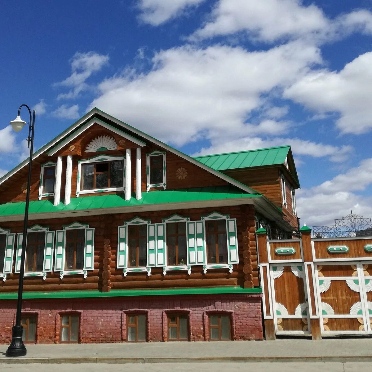 Татарский дом казань. Музей Татарская Слобода Казань. Гостиница Татарская Слобода в Казани. Ул. Каюма Насыри 11 Казань. Музей Каюма Насыри.