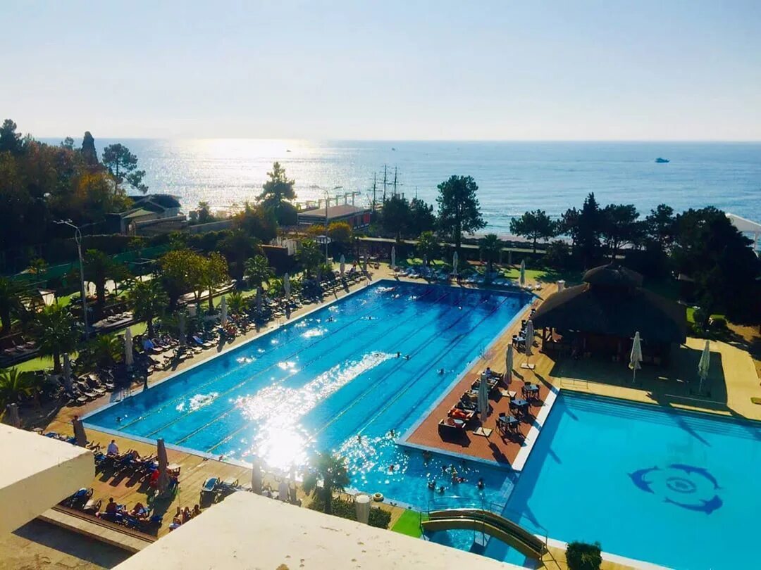 Открытый бассейн жемчужина сочи. Гостиница жемчужина сочи бассейн. Открытый бассейн жемчужина сочи. Как выглядит бассейн в гостинице жемчужная гранд отель. Открытый бассейн жемчужина сочи.