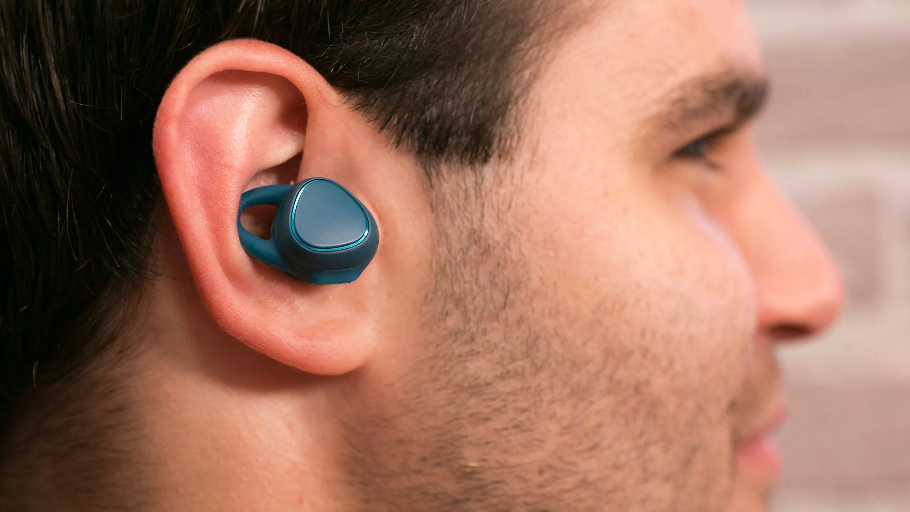 Samsung sm-r140. Наушники вставные беспроводные в ушах. Вакуумные наушники в ухе. Внутриканальных наушников. Беспроводные наушники м10 tws.