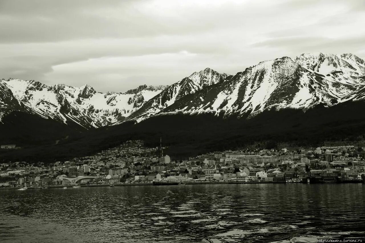 Патагония ушуайя. Ушуайя, аргентина порт. Огненная земля город ушуайя. Патагония ушуайя. Ушуайя чили.