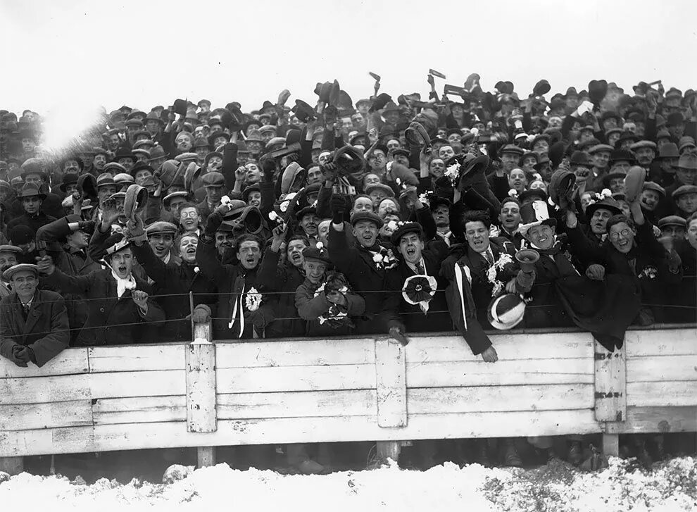 Динамо в Англии 1945. Футбольные фанаты Англии 1960. Футбольные фанаты 20 века. Футбольные хулиганы СССР. Хулиганы ссср