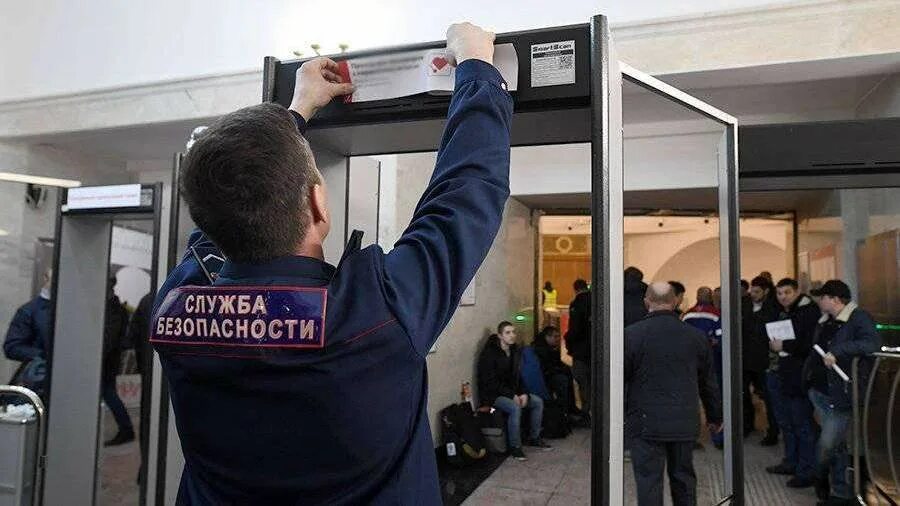 Холл офиса. Преступление гиф. Шпионаж в интернете. Вторжение в частную жизнь. Аплодировать шпионаж вестибюль распропагандировать.