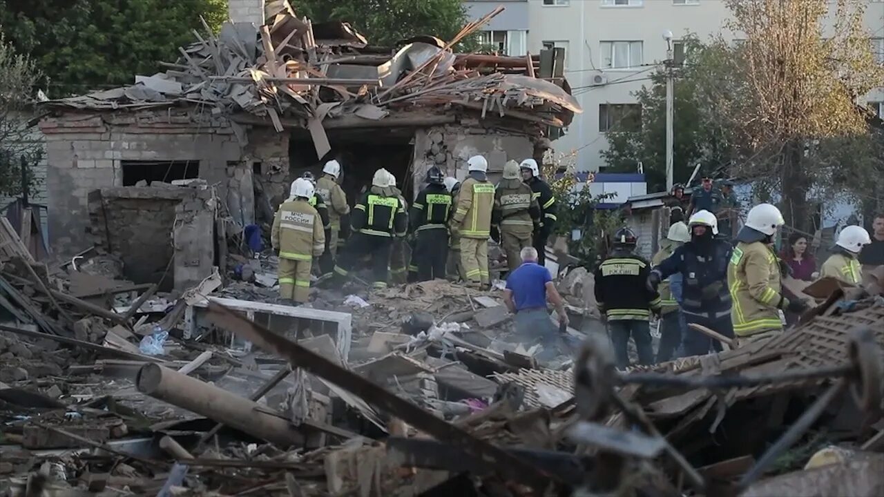 Нападение на белгород курск. Обстрел Белгорода 3 июля 2022. Белгород разрушения после обстрела ВСУ. Белгород обстрел 2022. Белгород бомбят 2022.