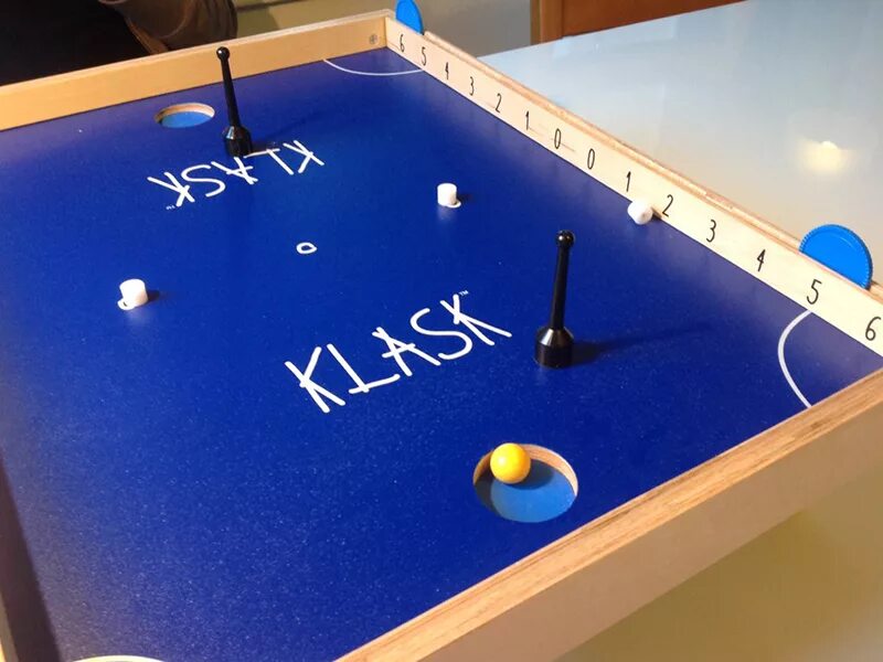 Класк. Игра klask. klask настольная игра. аэрохоккей-настольный футбол класк. klask настольная игра своими руками.