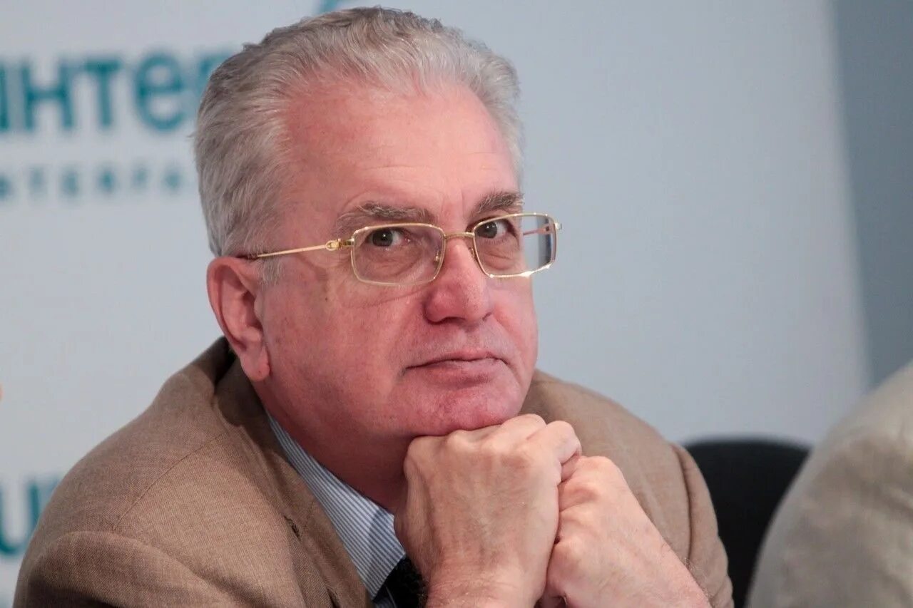 Пиотровский эрмитаж. Михаил пиотровский. пиотровский михаил борисович. пиотровский директор эрмитажа. михаил пиотровский эрмитаж.