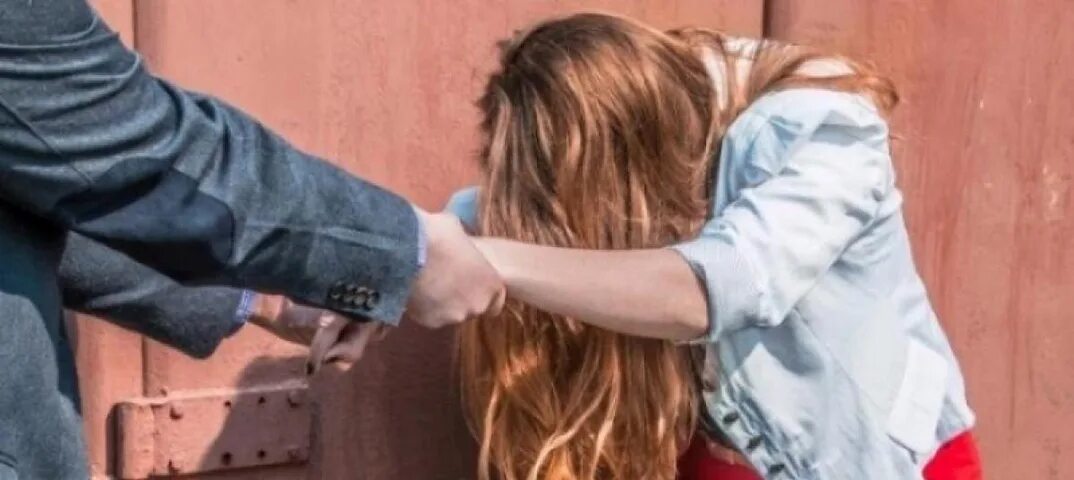 Оставь девчонку малолетку
