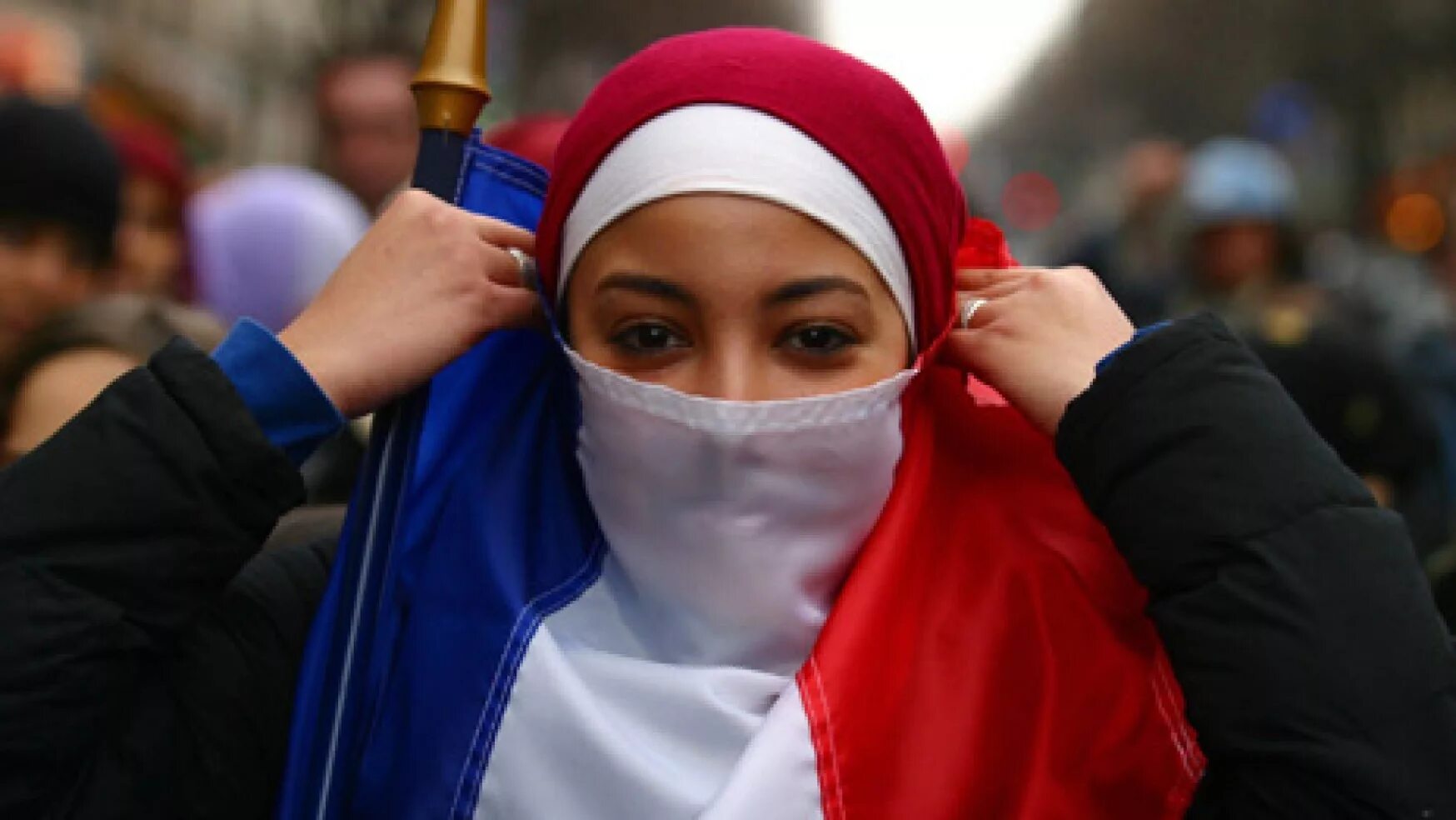 Исламизация Франции. Мусульмане во Франции. Мусульманки Франции. Арабы во Франции.