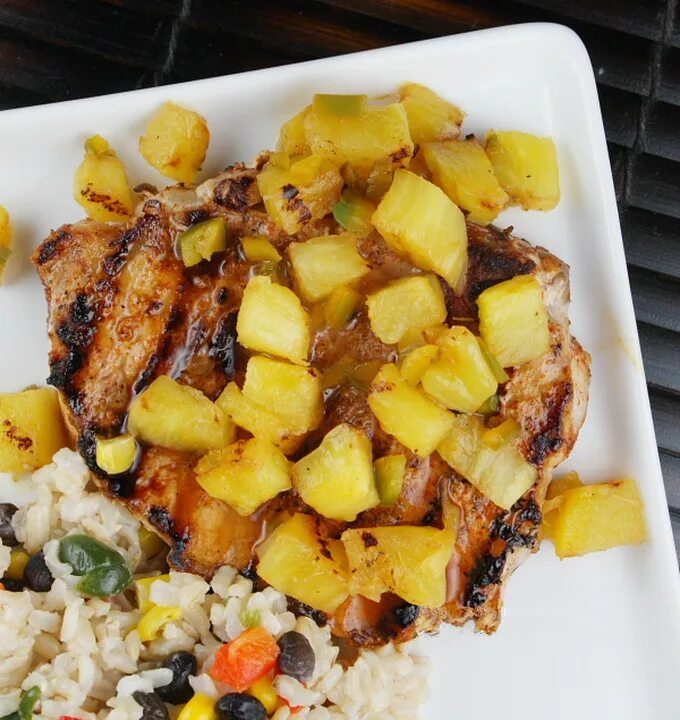 Свинина запеченная с ананасом. Свинина со свежим ананасом. Свинина "ананасовое наслаждение". Свинина с ананасами и картофелем в духовке. Говядина с ананасами.